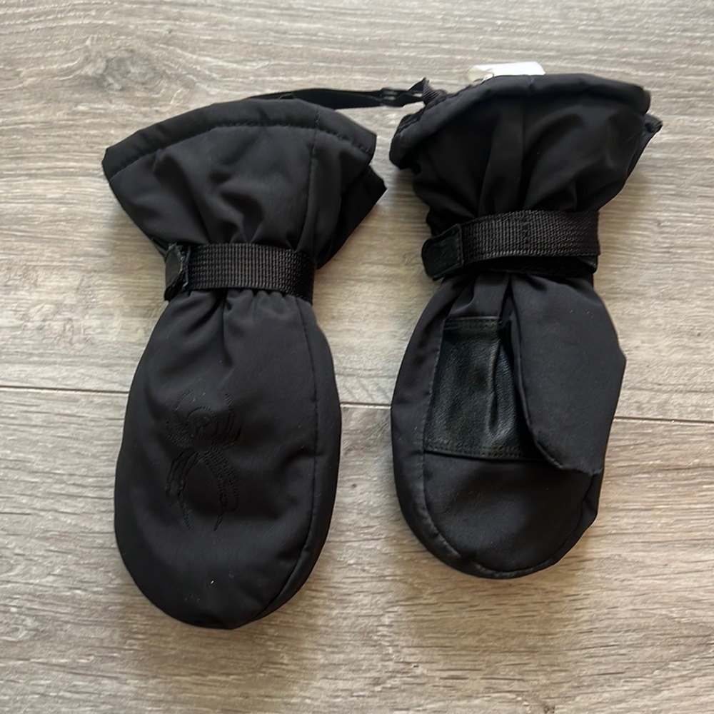 Spider winter mittens